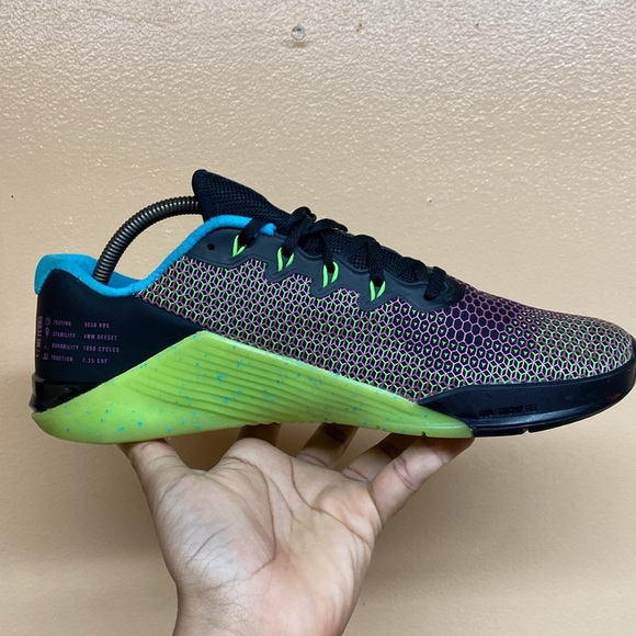 Nike Metcon 5 AMP “Black/Green Strike/Blue Fury/Fire Pink” - Picture 11 of 16